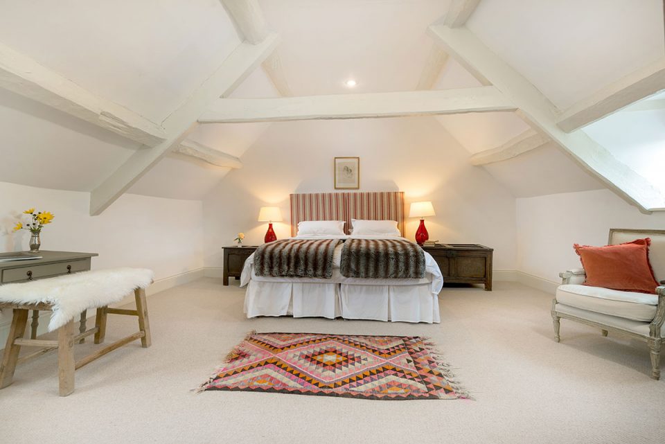 Red Paisley bedroom in the house with superking bed and anatolium rug