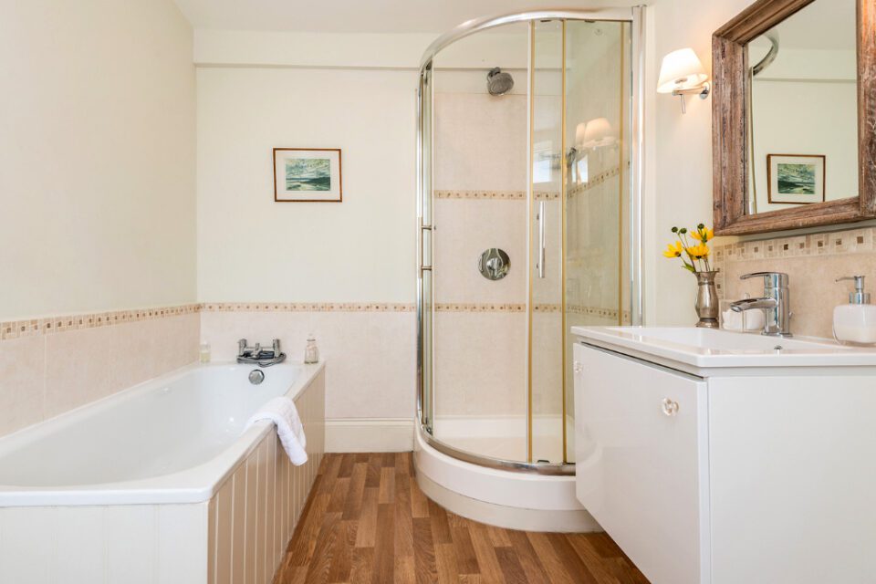 Rural holiday accommodation in Herefordshire. All bedrooms are ensuite and there is lots of spacious living space | Monnington House and Cottages