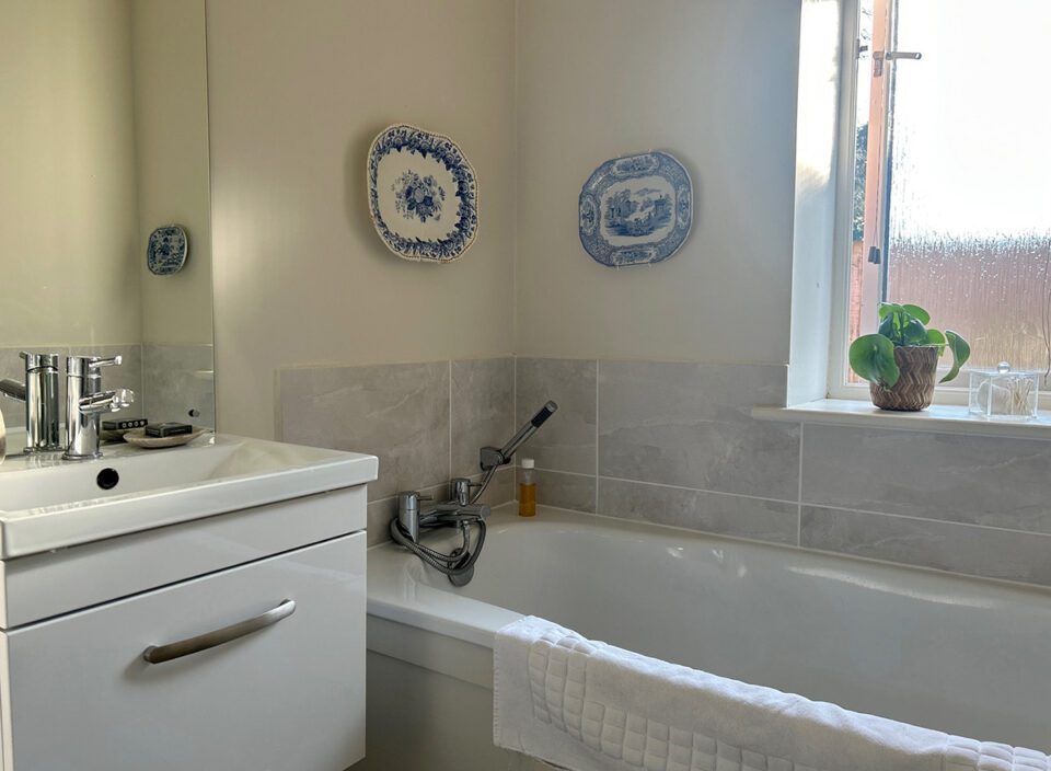 Summer Bough bathroom