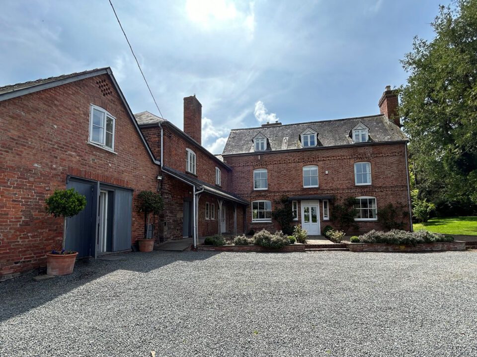 Limited Mobility Bedroom + Shower Room - Large Holiday House Herefordshire, Sleeps 12-24