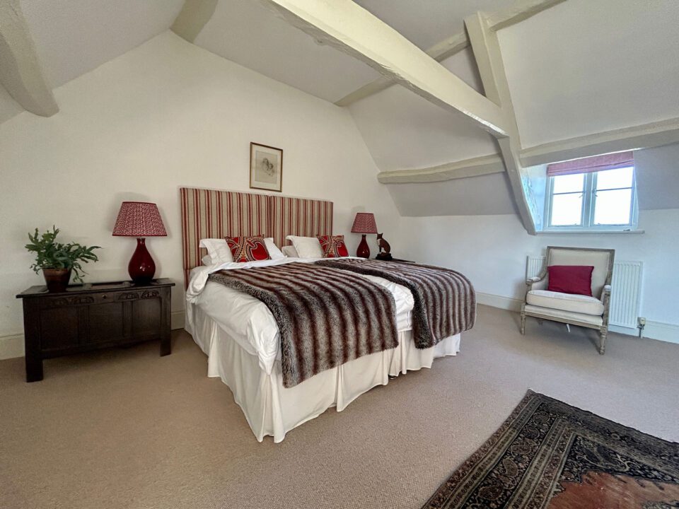 Red Paisley Bedroom - Monnington House: Large Holiday Homes Herefordshire - Dog Friendly, Sleeps 6-24